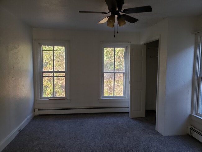 Building Photo - 708 Erie St Rental