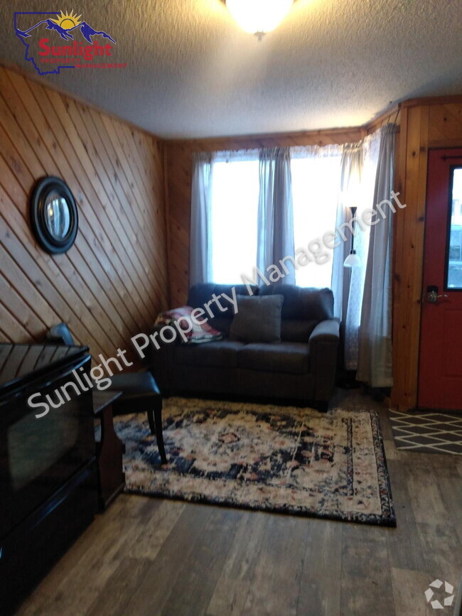 Building Photo - 24 S Woodard Ave Rental
