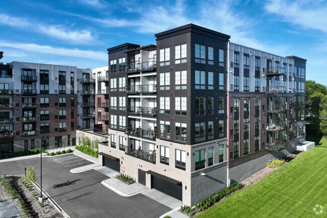 Photo - Amira Minnetonka