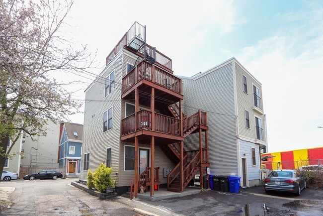 Building Photo - 104 Saint Clair Cir Unit 2