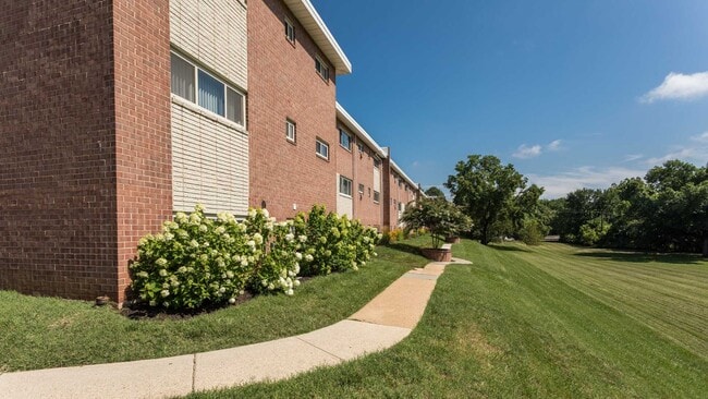 Barclay Square Apartments