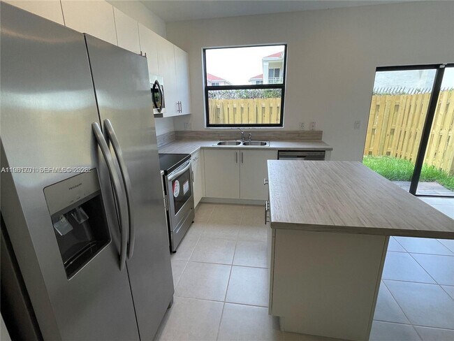 Photo - 969 NE 211th St