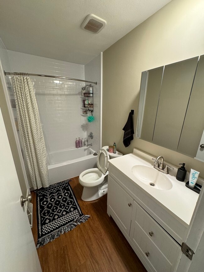 Bath - 503 W Valley Dr Unit 501