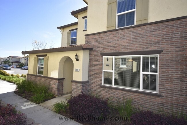 Building Photo - 10833 Portico Cir