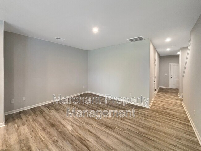 Photo - 154 Randwick Ln