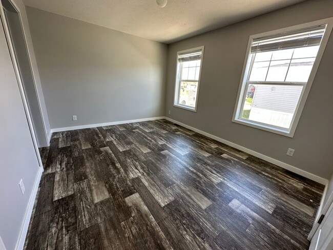 Photo - 517 Spanish Oak Ln