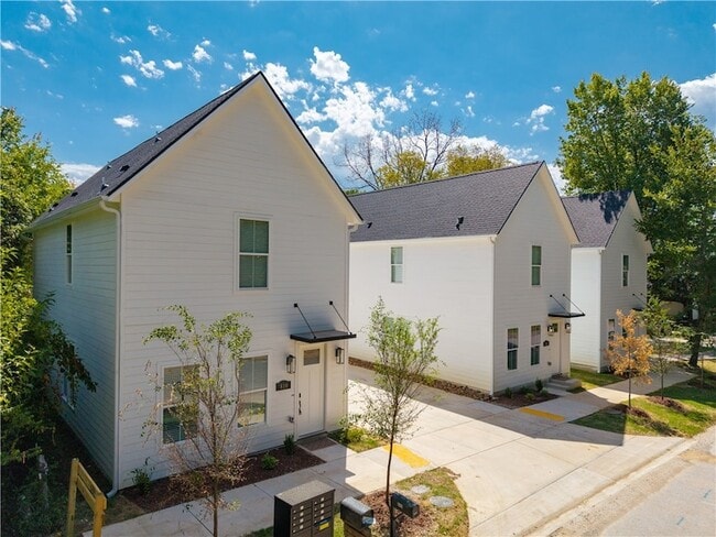 Photo - 810 S Wood Ave