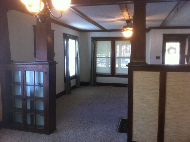 Photo - 108 S Rutland St