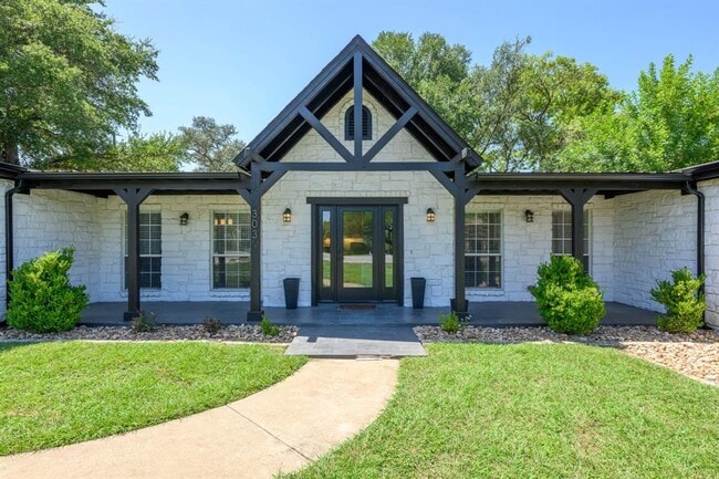 Photo - 303 Lakeway Dr