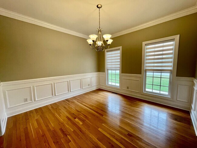 Photo - Gorgeous 4 Bedroom 2 Bathroom Home