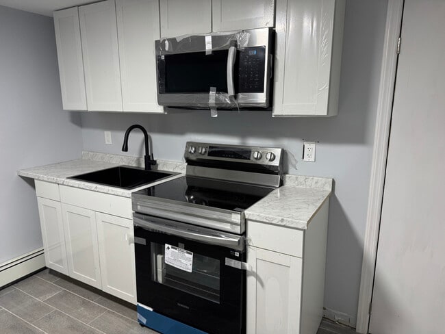 Building Photo - 390 14th Ave