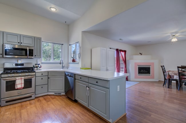 Photo - 523 W Hook Dr