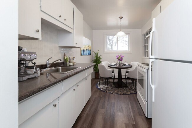 Photo - 716 Downie St