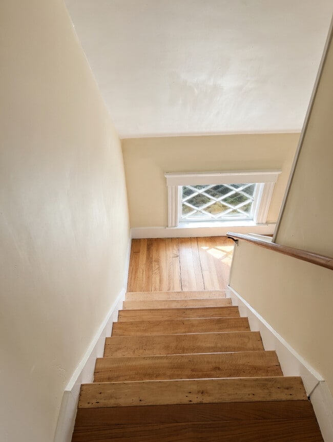 Building Photo - 44 Dover St Unit 3