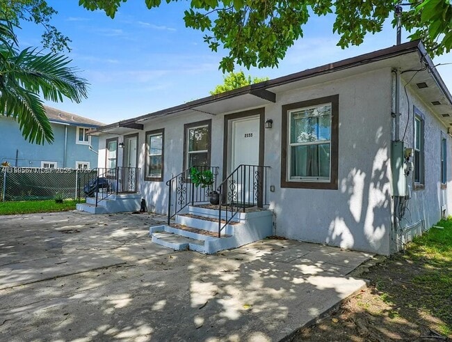 Photo - 2155 NW 28th St Unidad 0