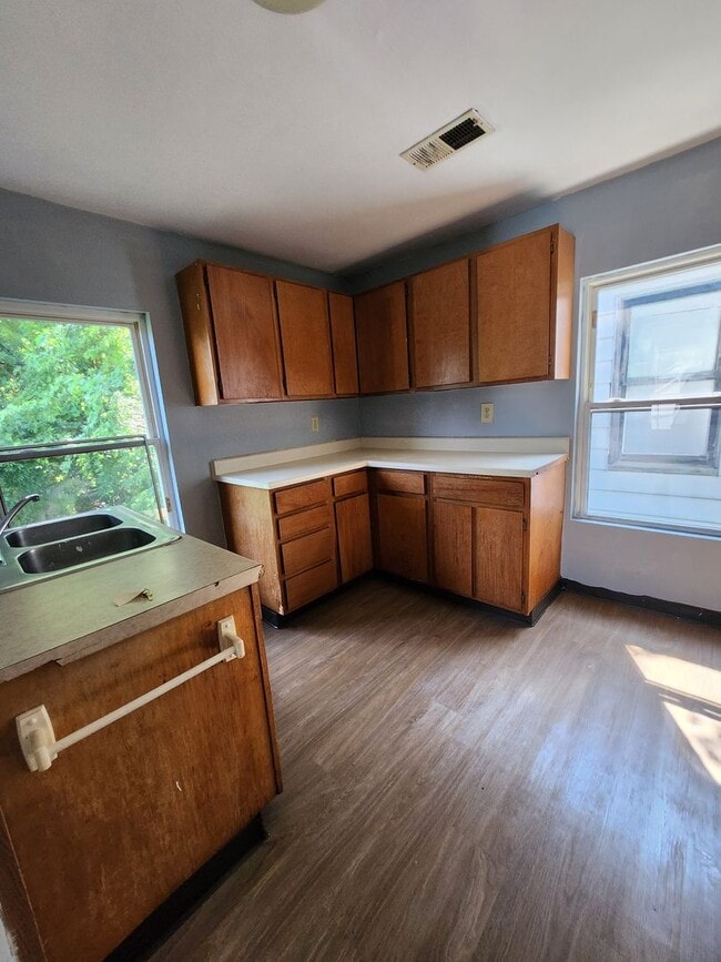 Photo - Upper 2 bedroom unit