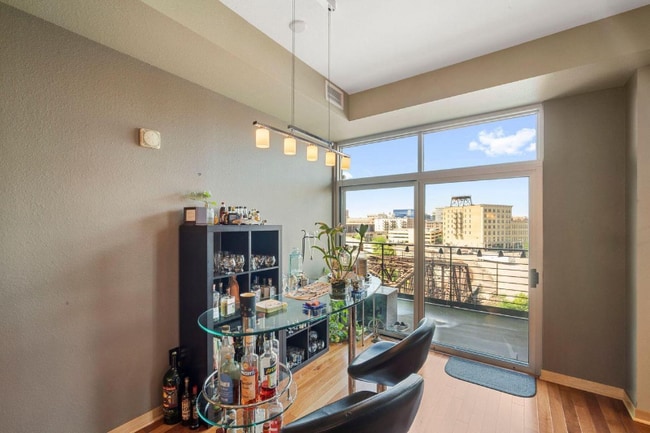 Photo - 106 W Seeboth St Unidad 620