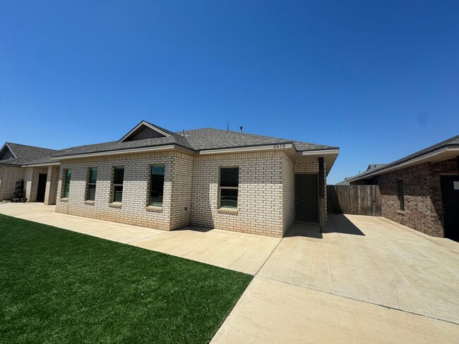 Photo - 3Bed/ 2Bath Available Now- in Lubbock coop...