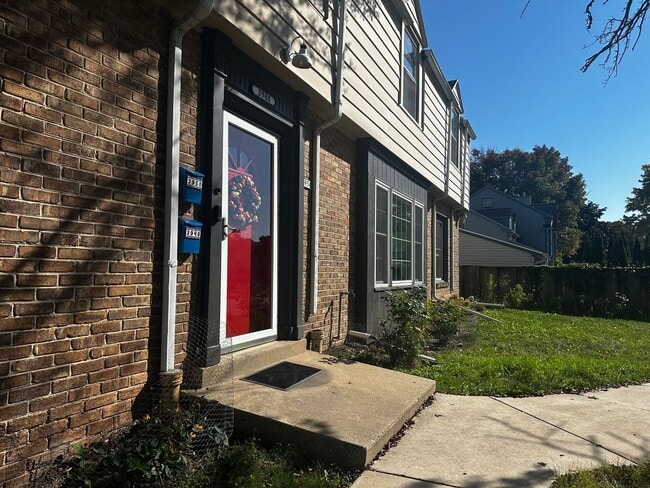 Photo - Shorewood 2 bedroom upper