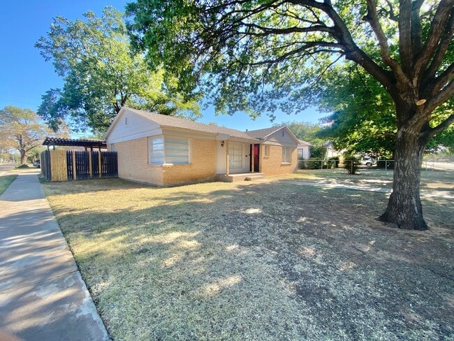 Photo - NOW PRE-LEASING FOR JULY: 4 bed 2 bath 2car garage in Tech Terrace