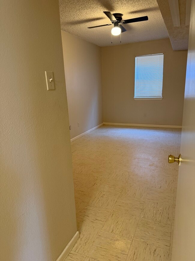 Building Photo - 3501 McDonell Ave Unit J Cruz Properties