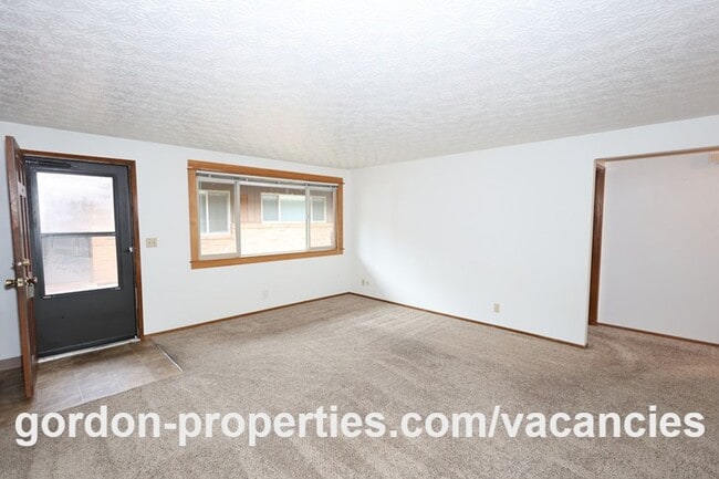 Photo - SE Cedar Ave - Single level 2 bedroom unit in duplex Unidad #3