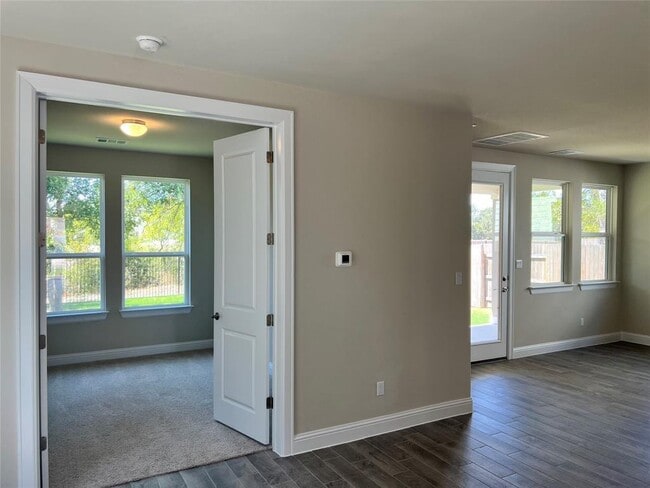 Photo - 128 Free Stone Dr