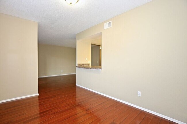 Photo - Beautiful 2/2 Condo with Full Lawn Care Included Located in Hawthorne Village – Orlando!
