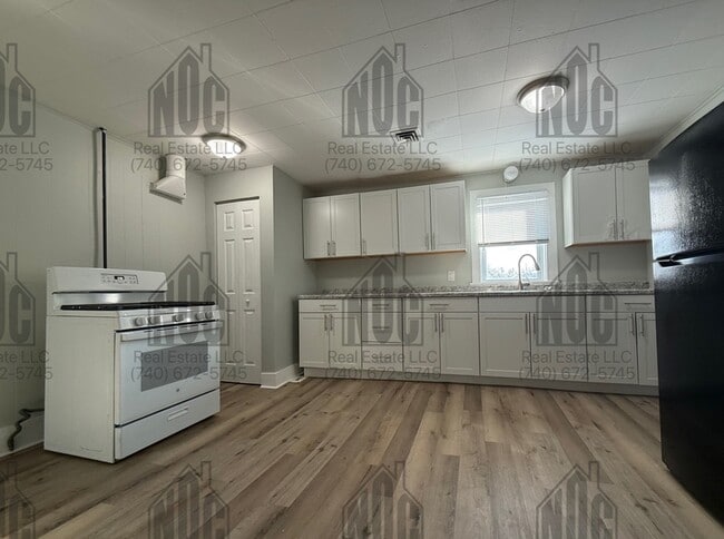 Photo - 1236 1/2-1236 1/2 E Locust St