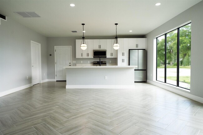 Photo - 333 NW 41st St