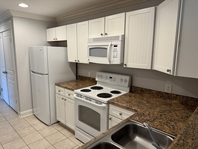 Photo - Available Now! 2 Bed/2 Bath in The Woodlands! Unit 2433