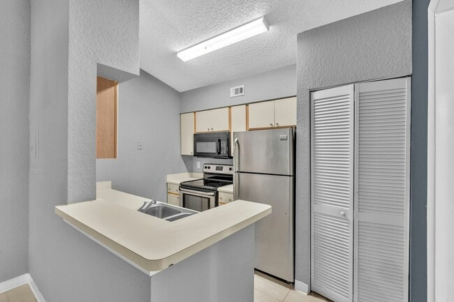 Photo - 2850 N Oakland Forest Dr Unit 103
