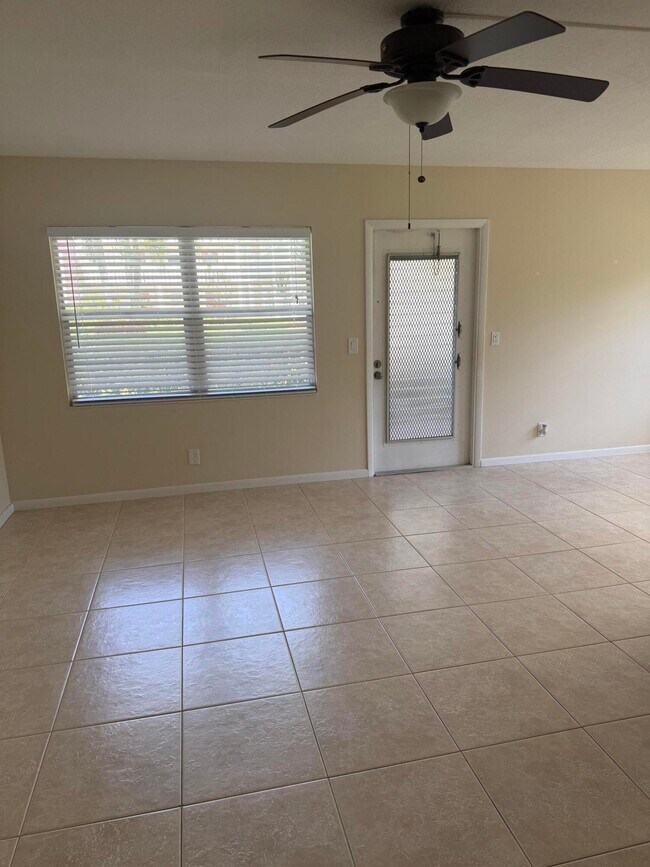 Photo - 137 Fanshaw D