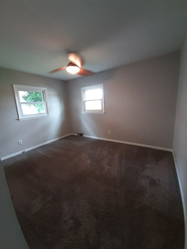Photo - 3 bed 2 bath, 2 car garage Bettendorf Home!