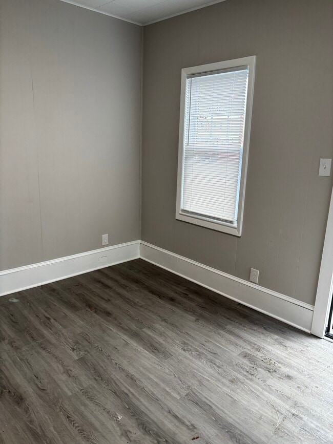KITCHEN DINING AREA - 614 Hunter St