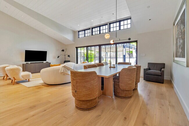 Photo - 721 5th St E Casa