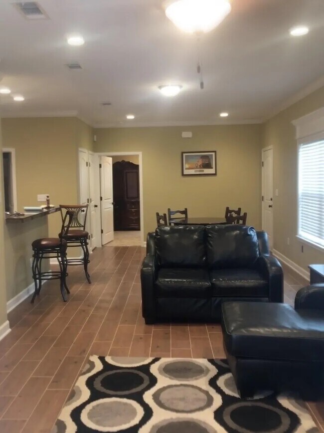 Photo - 200 S Elm St Unit Apt B