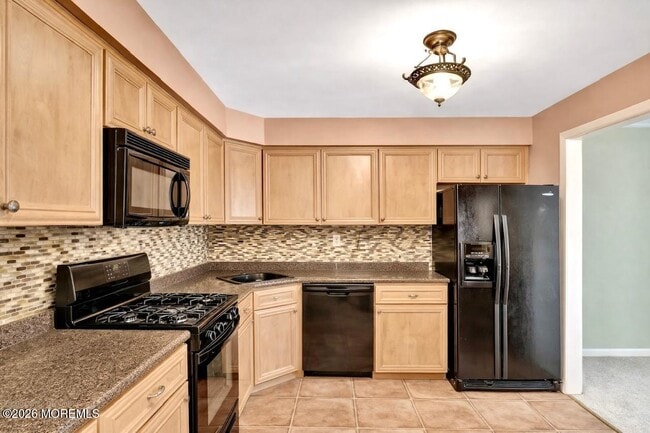 Photo - 35 Breakwater Square