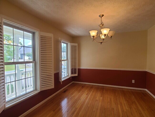 Photo - 4 BR, 3.5 BA Colonial