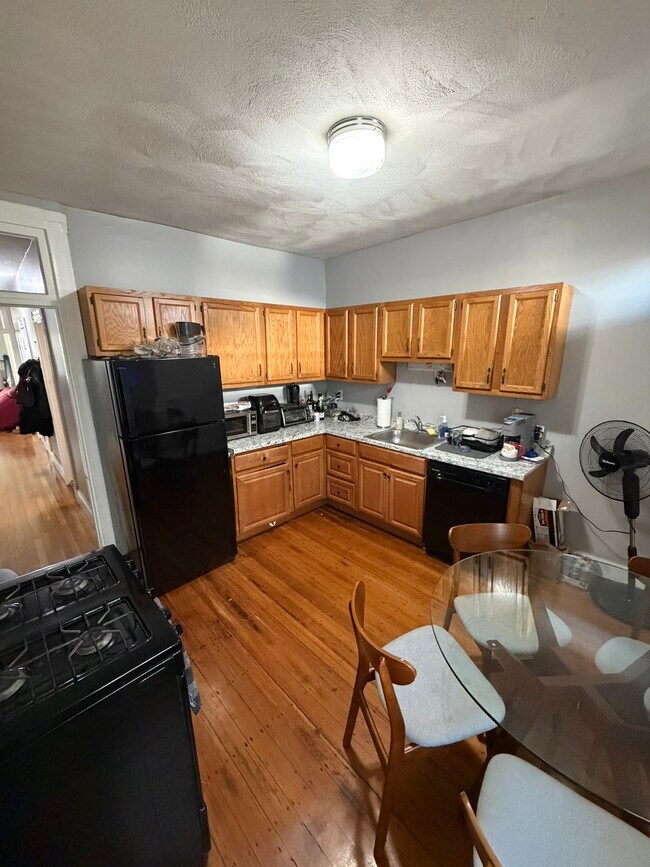 Photo - 121 Hillside St Unit 2