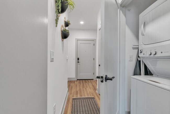 Photo - South and Hollis