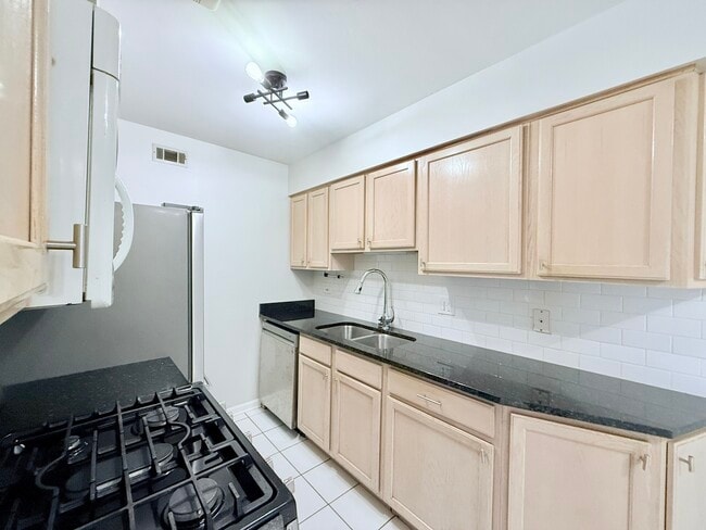 Photo - 1525 N Windsor Dr Unit 103
