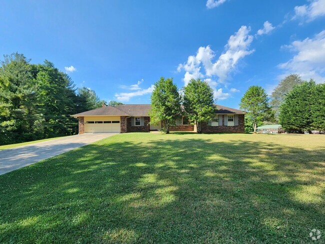 Building Photo - Large Black Mountain Rental