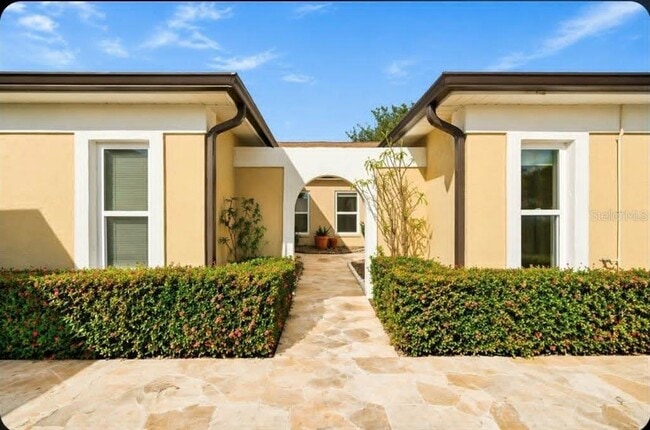 Building Photo - 1203 Saxony Cir Unit A
