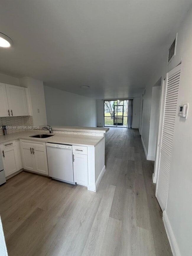 Photo - 8730 N Sherman Cir Unit 106