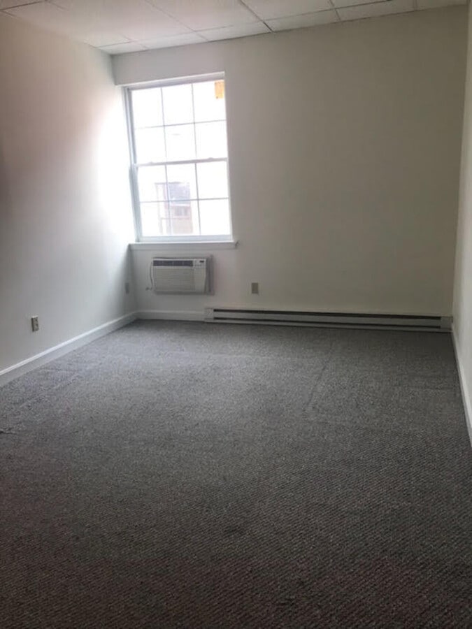 Photo - 33-37 W Main St (Courtside Building)