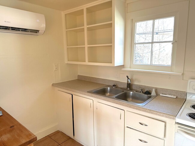 Photo - 1-Bedroom Cottage on Bench