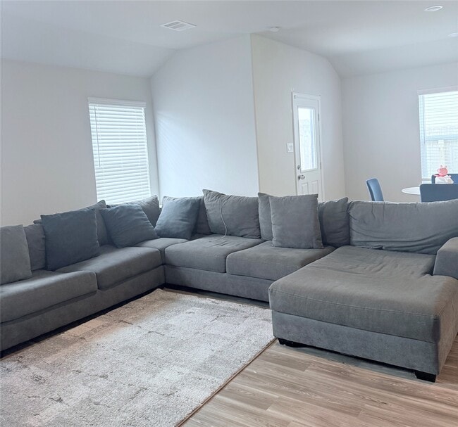 811 Brookside Dr