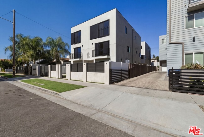 Photo - 14165 Erwin St