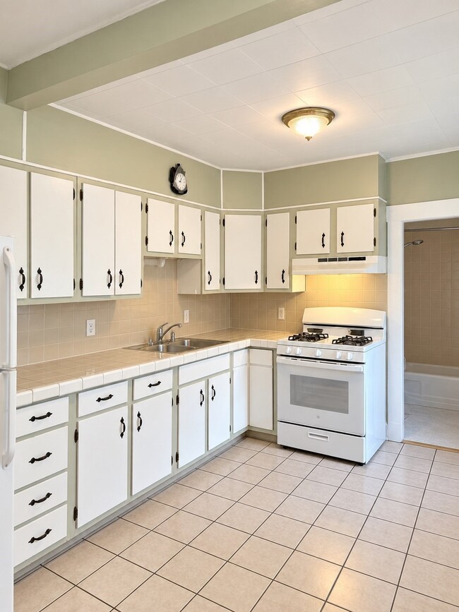 17 Sumner Ave Unit 1